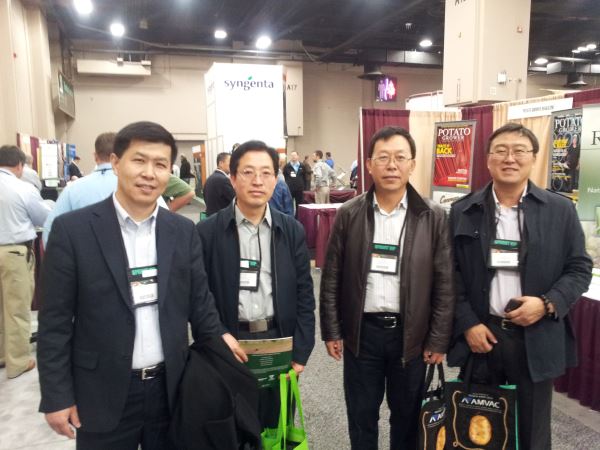 Frank Yan led a group of growers from Minfeng Potato Company in Inner Mongolia to San Antonio. Frank Yan led a group of growers from Minfeng Potato Company in Inner Mongolia to San Antonio.